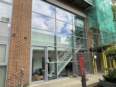 4 Wilmington Close, Watford, Office For Sale - IMG_4445.jpg