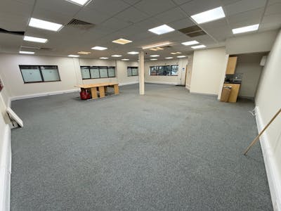 Unit 9 Delta Court, Borehamwood, Office To Let - 3.jpg