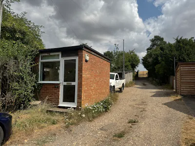 Rear of 112 Piccotts End, Hemel Hempstead, Light Industrial / Open Storage To Let / For Sale - IMG_5780.jpeg
