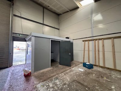 Unit 16B, Springvale Industrial Estate, Cwmbran, Industrial To Let - IMG_6994.jpg