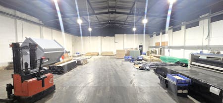 Unit 2, Lyndean Industrial Estate, London, Industrial To Let - 20260408_153741 - Edited.jpg