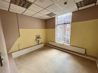 10-12 Wellington Street, Luton, Office / Other To Let - IMG_4646.JPEG