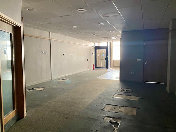 11 Nursery Parade, Luton, Retail To Let / For Sale - IMG_2698.JPG