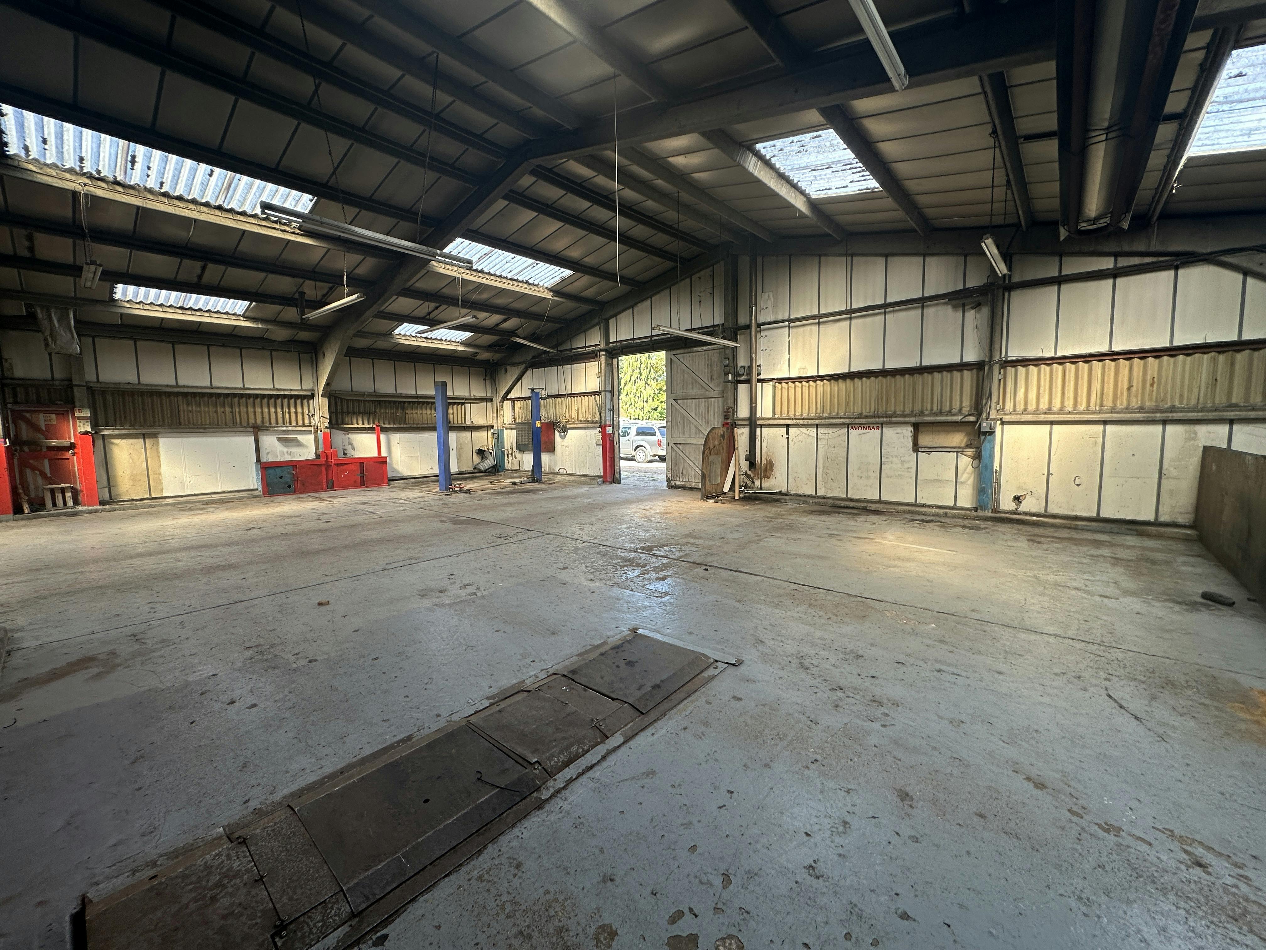 Rushmoor Garage, Tilford Road, Farnham, Motortrade / Industrial / Warehouse To Let - IMG_9883.JPG