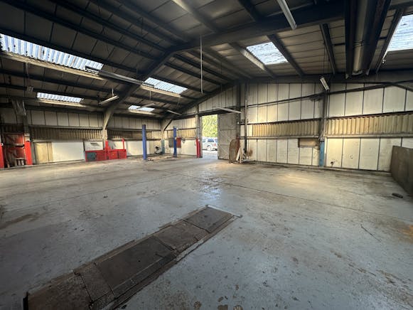 Rushmoor Garage, Tilford Road, Farnham, Motortrade / Industrial / Warehouse To Let - IMG_9883.JPG