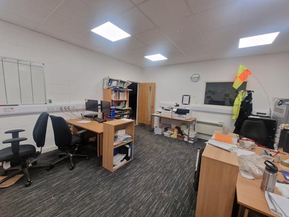 2 Chineham Point, Basingstoke, Industrial / Warehouse To Let - 20251114_112149.jpg