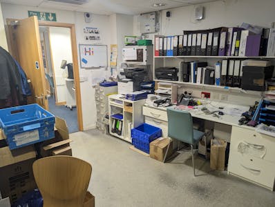 103 High Street, Rickmansworth, Retail To Let - PXL_20260217_084744278.jpg