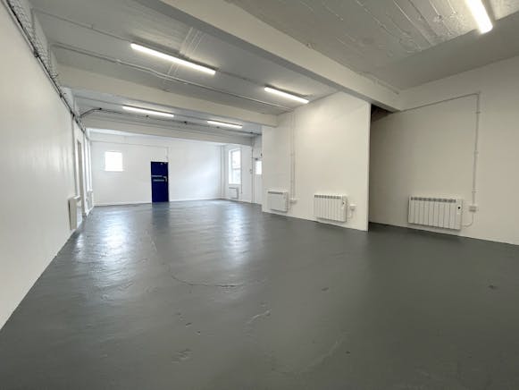 Unit 13, Atlas Business Centre, Staples Corner, Industrial / Warehouse To Let - thumbnail_IMG_5401.jpg