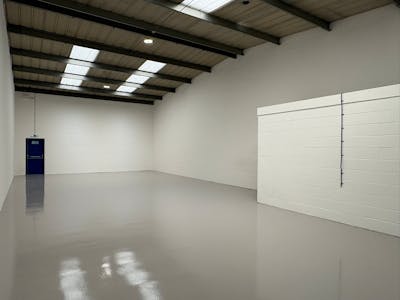 Unit 16 Mill Farm Business Park, Hounslow, Industrial / Warehouse To Let - IMG_7933.JPEG