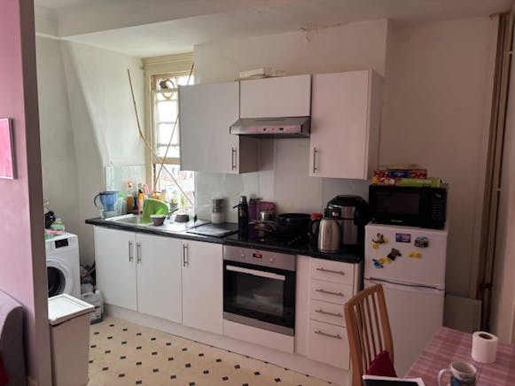 Broadway Parade, London, Investment / Leisure For Sale - 14.jpg