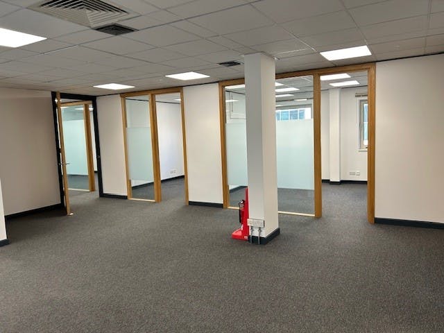 Office in London - photo 3