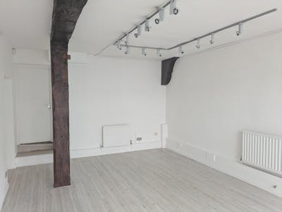 117 High Street, Godalming, Retail To Let - PXL_20260511_130402434.jpg