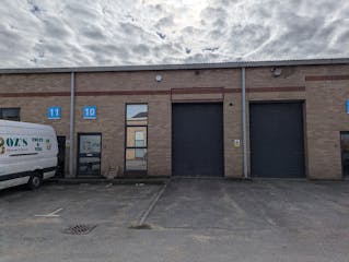 Unit 10, Woking, Industrial / Warehouse To Let - PXL_20241003_120632297.jpg