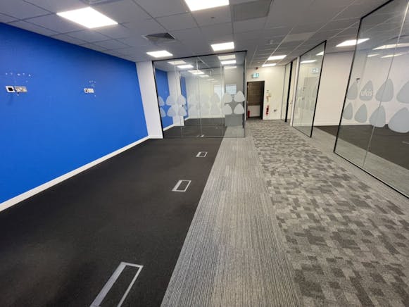 15 Hercules Way, Farnborough, Offices / Warehouse & Industrial To Let - IMG_3708-Sml-1030x773.jpg