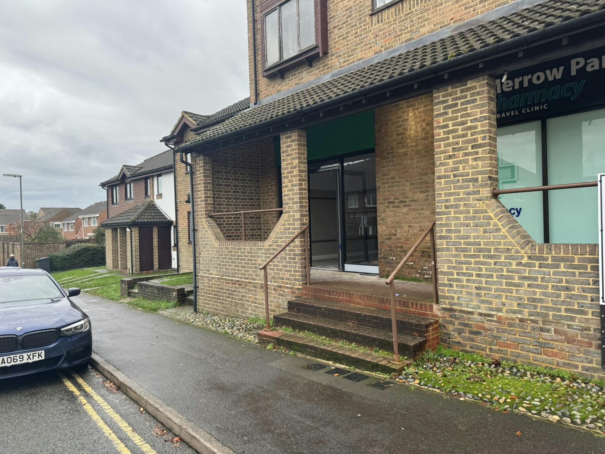 4 Kingfisher Court, Guildford, Retail To Let - IMG_5896.JPEG