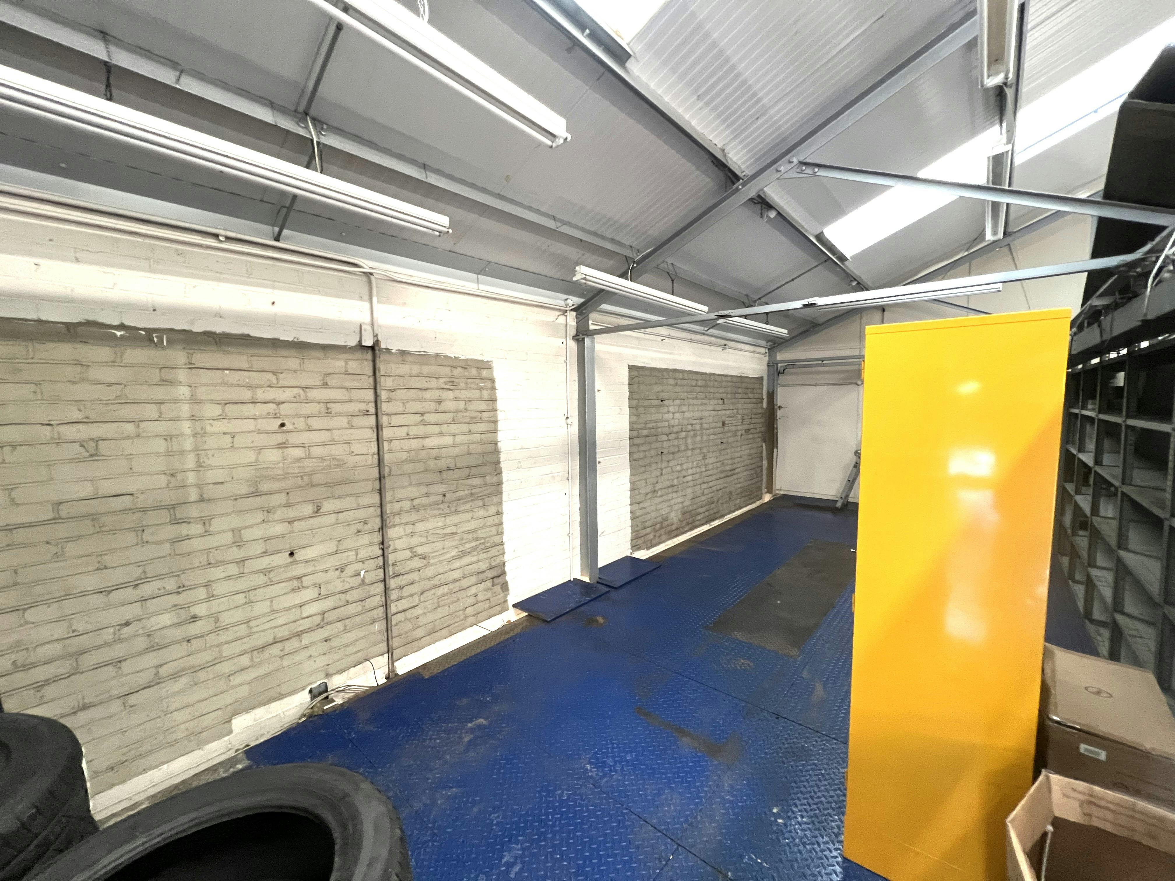 26A Stephenson Way, Crawley, Industrial To Let - IMG_0204.jpeg