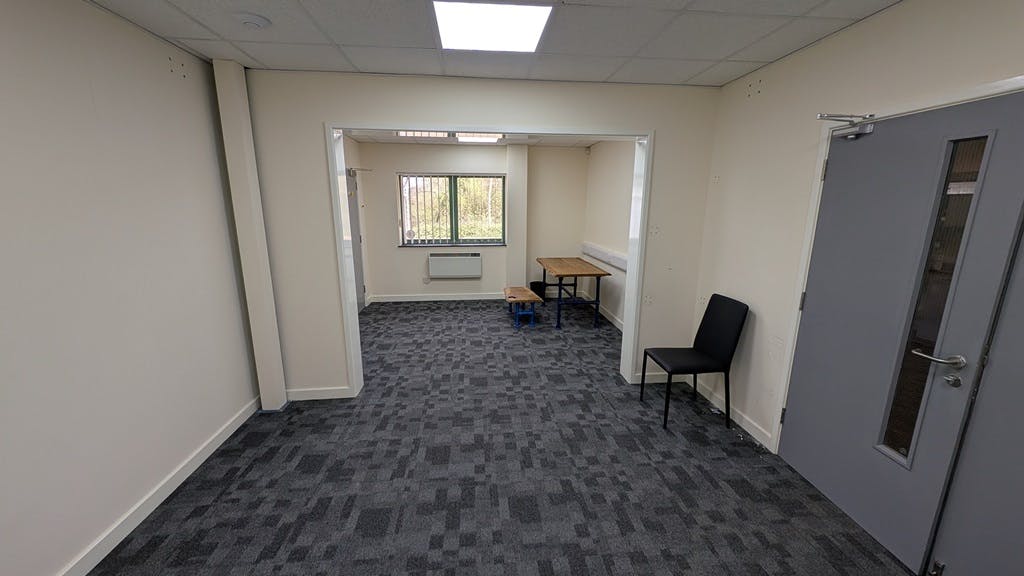 Industrial Unit in Romsey - photo 3