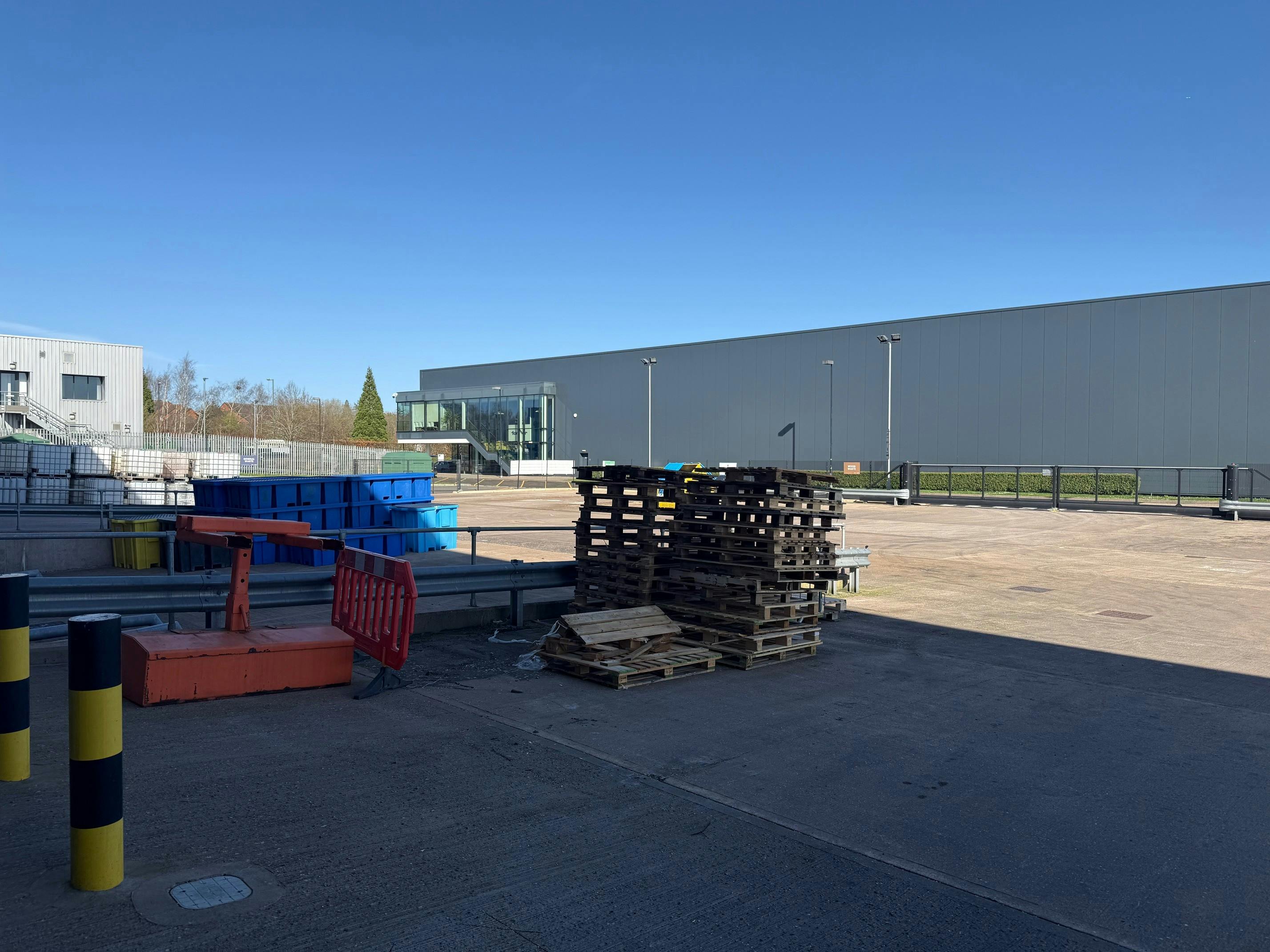 107 Hollymoor Way, Birmingham To Let - yard 1.jpg