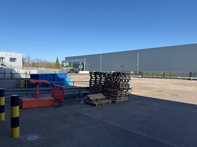 107 Hollymoor Way, Birmingham, Industrial To Let - yard 1.jpg