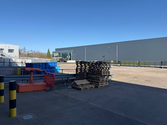 107 Hollymoor Way, Birmingham To Let - yard 1.jpg