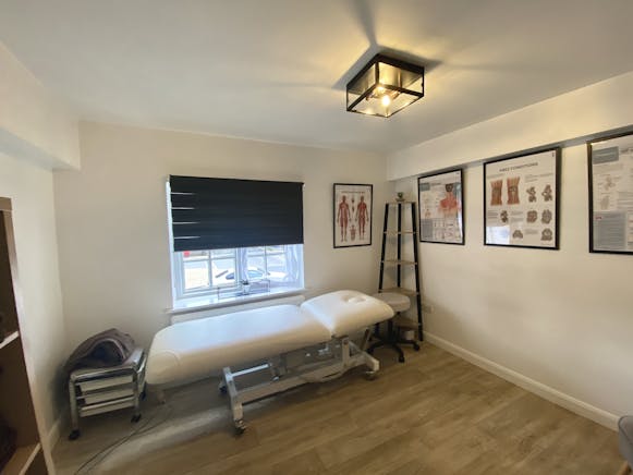 47-47a High Street South, Dunstable, Retail For Sale - IMG_1978.JPG