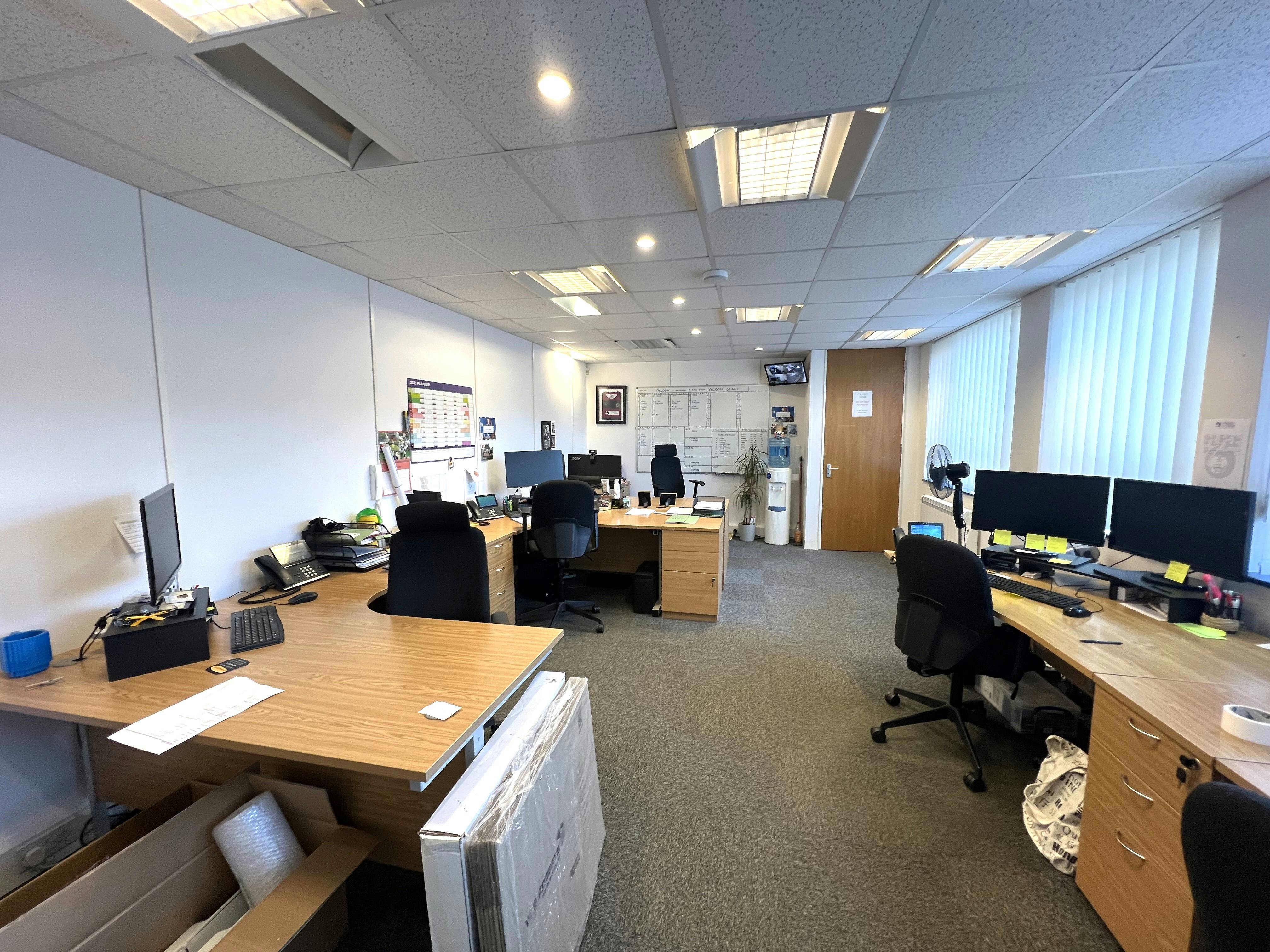 Unit J Foundry Close, Horsham, Industrial To Let - IMG_9542.jpeg