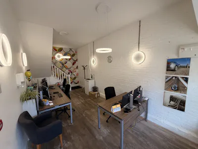 5 High Street, Cobham, Office / Retail To Let - INTERIOR 5 HIGH ST.jpg