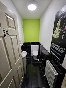440 Wilbraham Road, Manchester, Leisure / Retail To Let - 20250325_132545.jpg