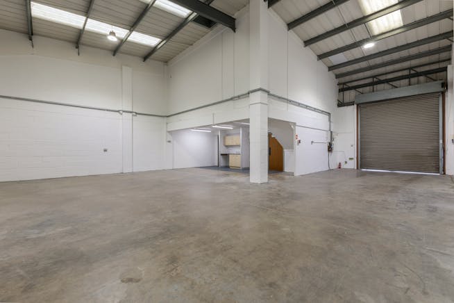 Unit 12, Vale Industrial Estate, Aylesbury, Industrial To Let - 88182_Unit12TheValeIndustrialCentr 7.jpg