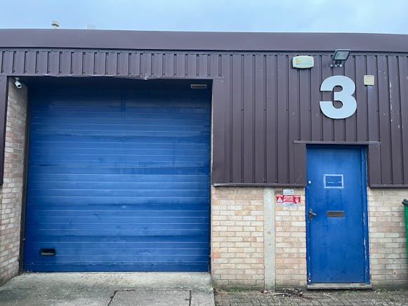 Units 3 Townsend Piece, Bicester Road, Aylesbury, Industrial For Sale - 20250121_160456002_iOS.jpg