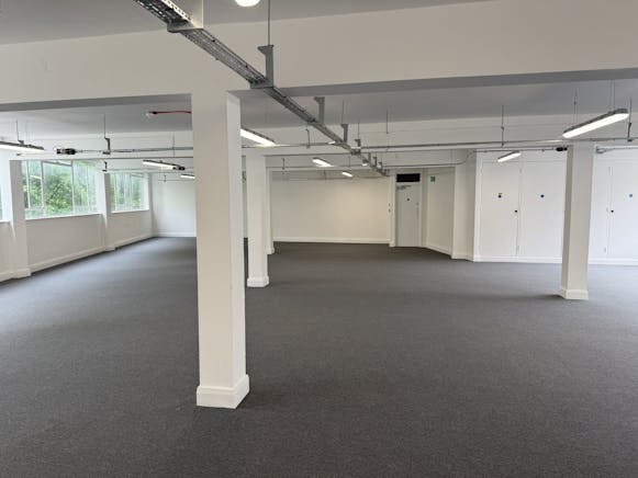 1st and 2nd Floor, 8-10 Commercial Way, Woking, Offices To Let - IMG_2684.JPEG