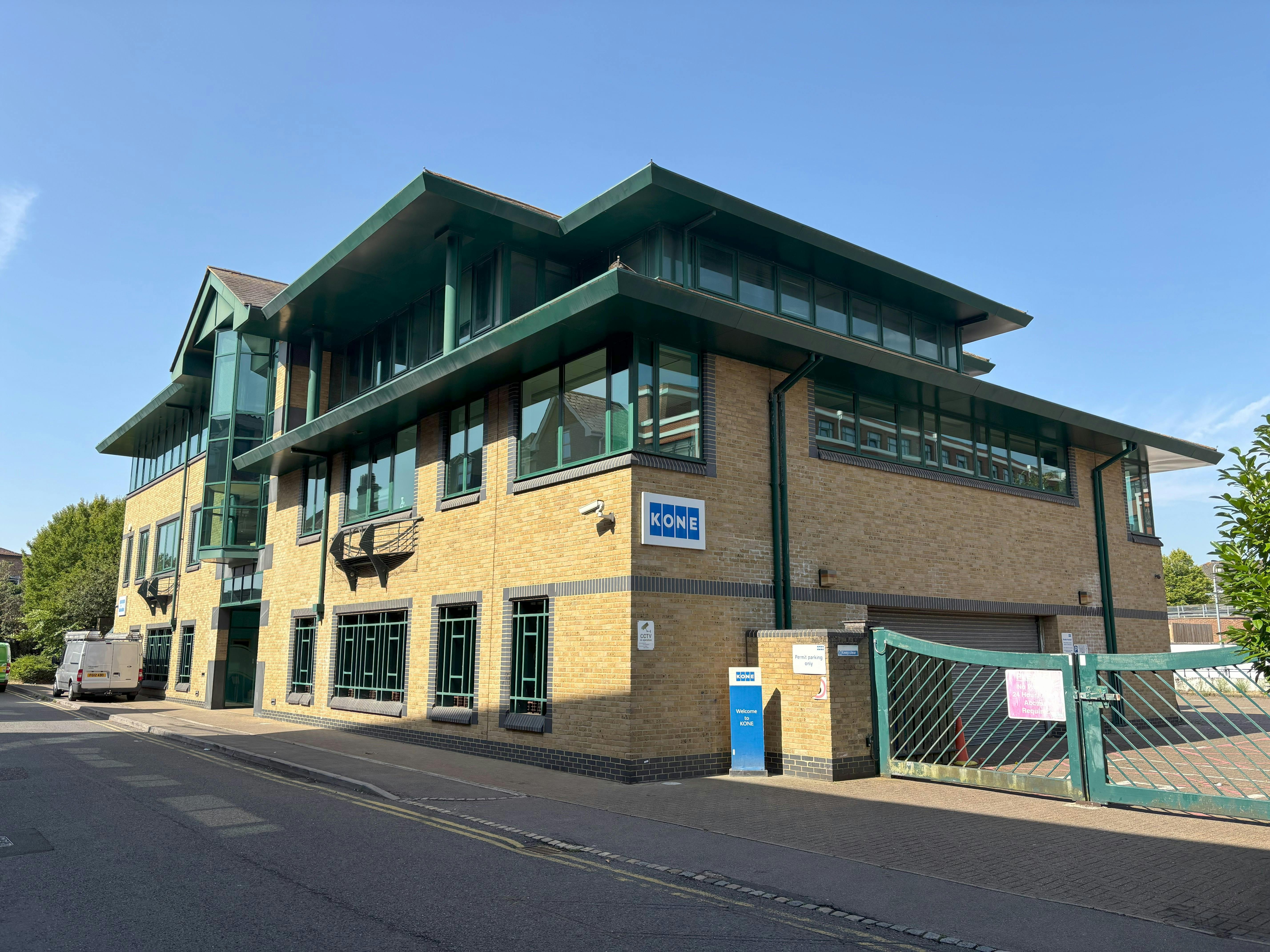 Global House, Chertsey, Offices To Let - IMG_1587.jpg