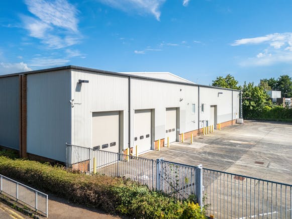 Guildford38, 2-3 Dennis Way, Guildford, Warehouse & Industrial To Let / For Sale - DAVID LINDSELL CONSULTANCY_DENNIS WAY SLYFIELD INDUSTRIAL ESTATE GU1 1AF_005.jpg