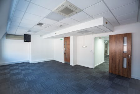 St. Andrews House, Leeds, Office To Let - DSC02830.jpg