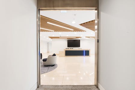 5 Canada Square, London, Office To Let - 5th floor reception area