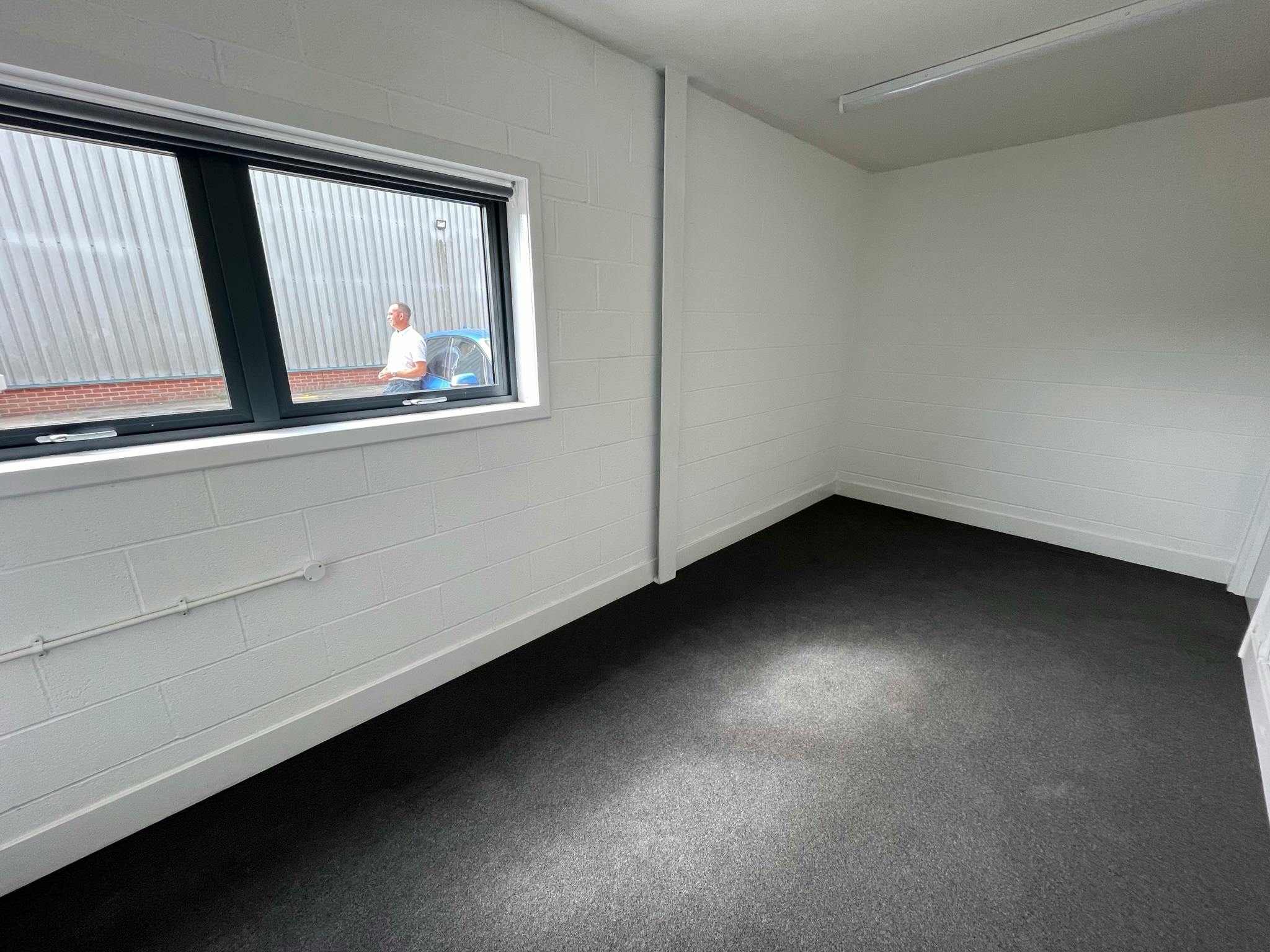 Industrial Unit in Lymington - photo 3
