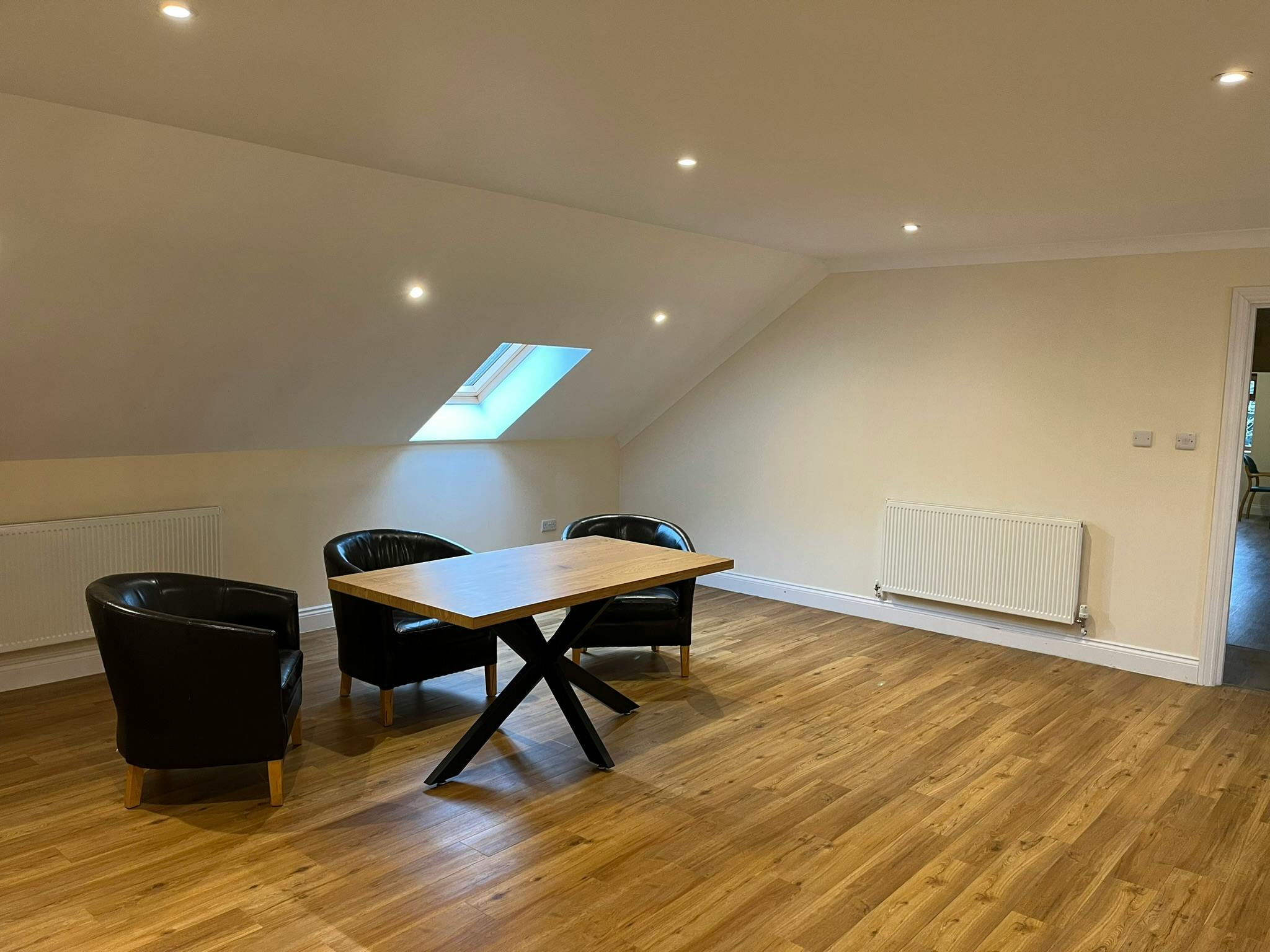 Tittershall Lodge, Kingswood Lane, Aylesbury, Land / Offices / Retail To Let - IMG_2838.JPEG