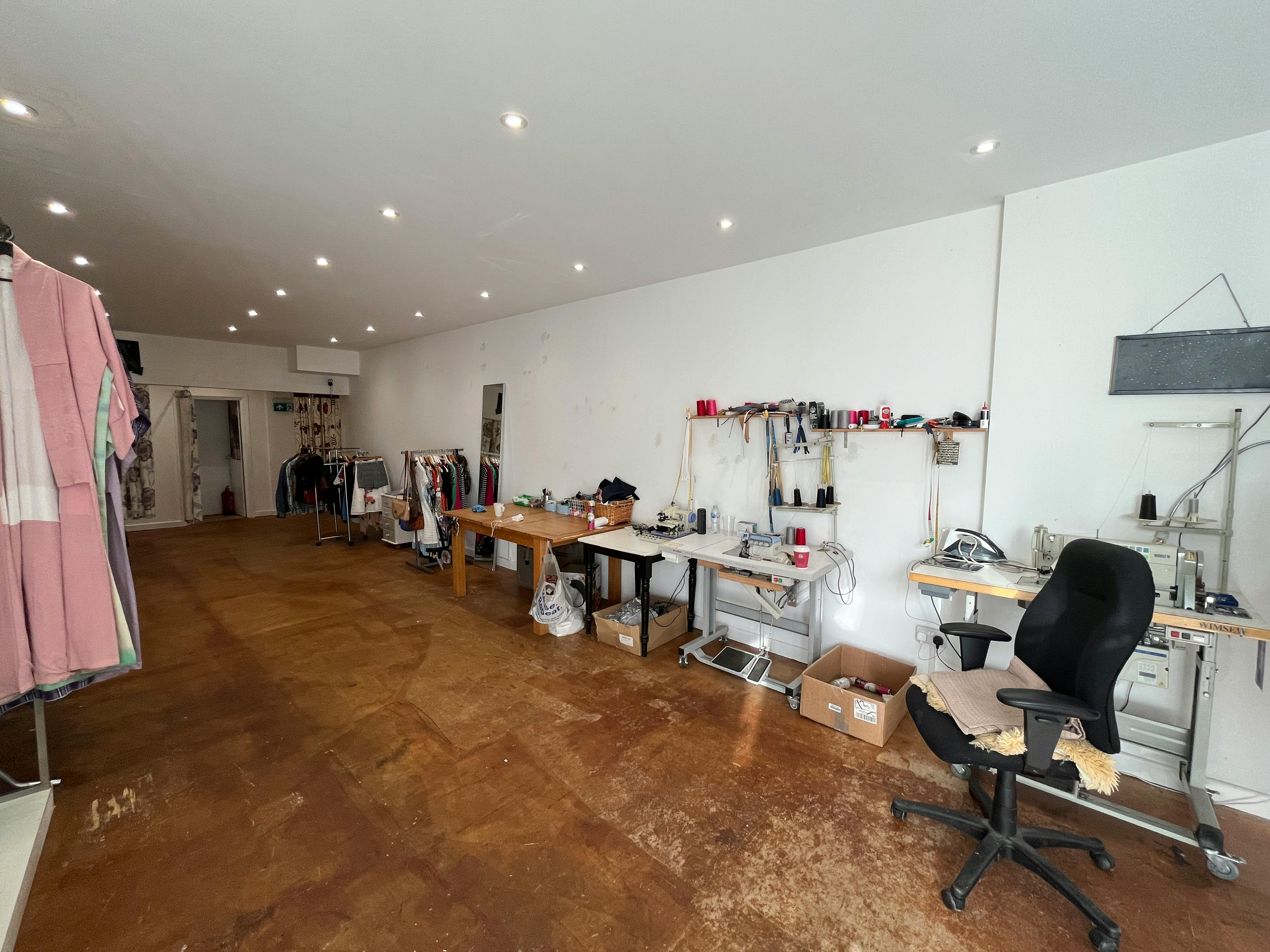 Retail/Shop in Bournemouth - photo 3