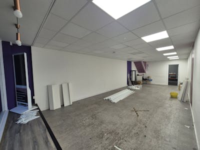 47 High Street West, Glossop, Retail To Let - 20260121_163735.jpg