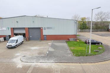 Unit 8 Airlinks Industrial Estate, Heston, Industrial / Warehouse To Let - 11.jpg - More details and enquiries about this property