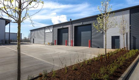 696 Stirling Road, Slough, Industrial / Warehouse To Let - 696 Stirling Road 1.jpg