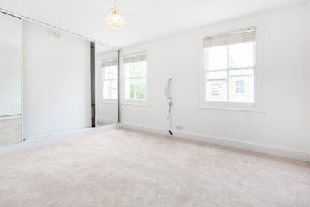 Frobisher Street, London, Semi-detached / Terraced house To Let - Bedroom One