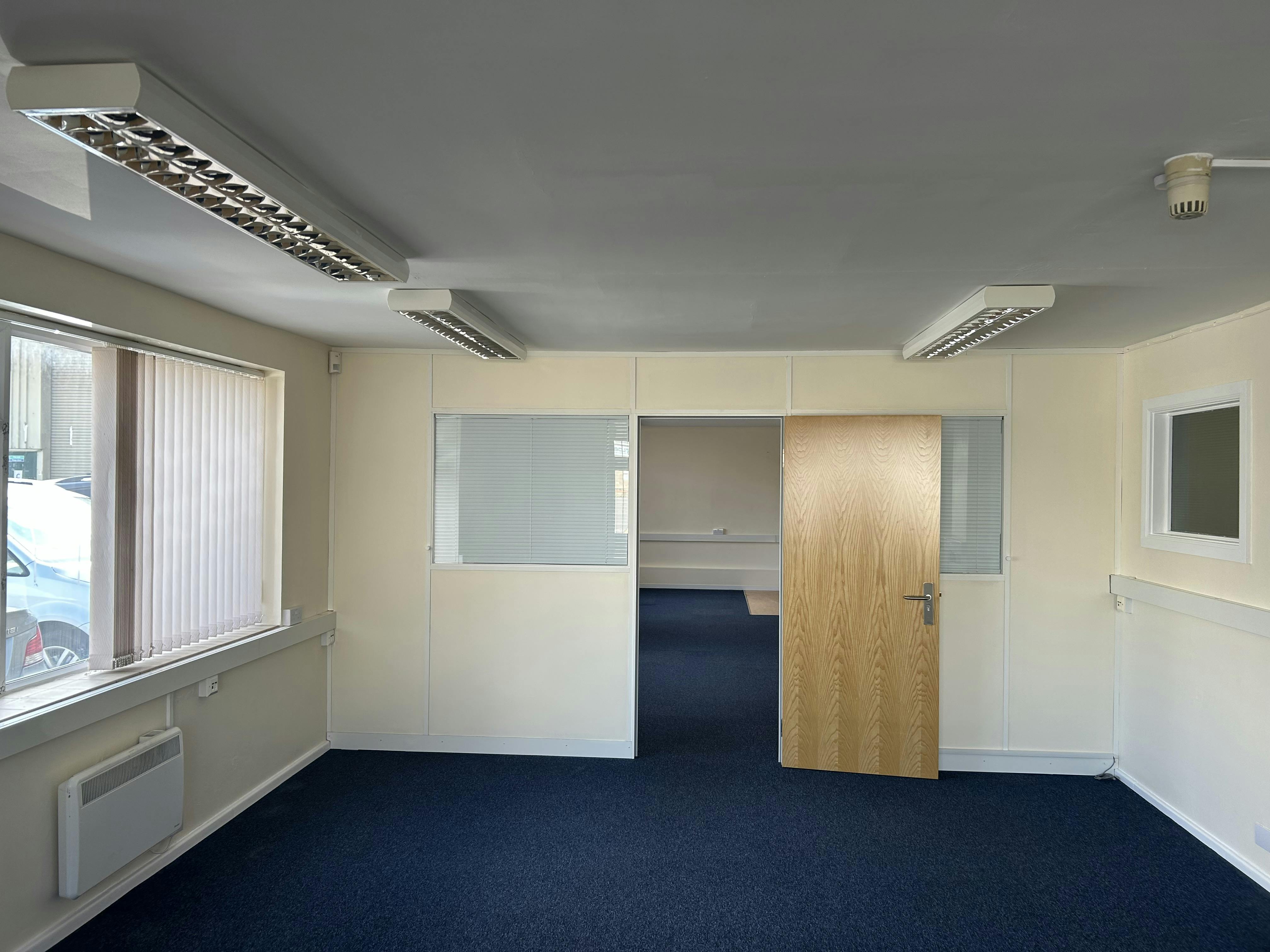 Chelworth Office Centre, Block D, Chelworth Industrial Estate - IMG_1689.jpg