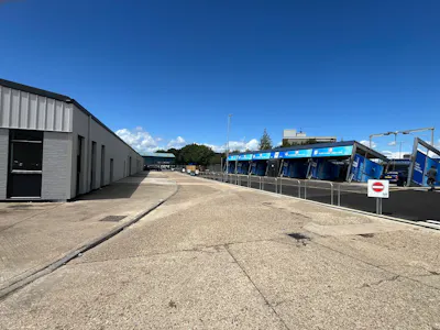 Units 1 The Point, Aylesbury, Industrial / Trade Counter To Let - 20260610_161553279_iOS.jpg