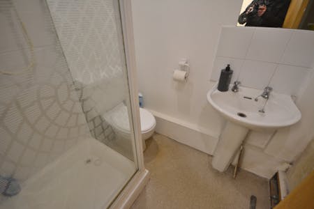 1 Crompton Avenue, Bolton, Office / Retail For Sale - Ground Floor Shower Room