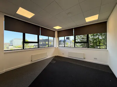 2 Earls Court, Earls Gate Business Park, Grangemouth, Office To Let - 20260525_121401581_iOS.jpg