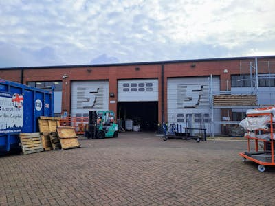 Unit 5, Gateway 25, West Thurrock, Grays, Industrial/Logistics / Industrial / Warehouse To Let - 20250120_135127.jpg