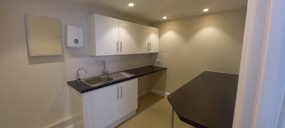 298 Upper Richmond Road West, London, Office / Retail To Let - 20240821_144132.jpg