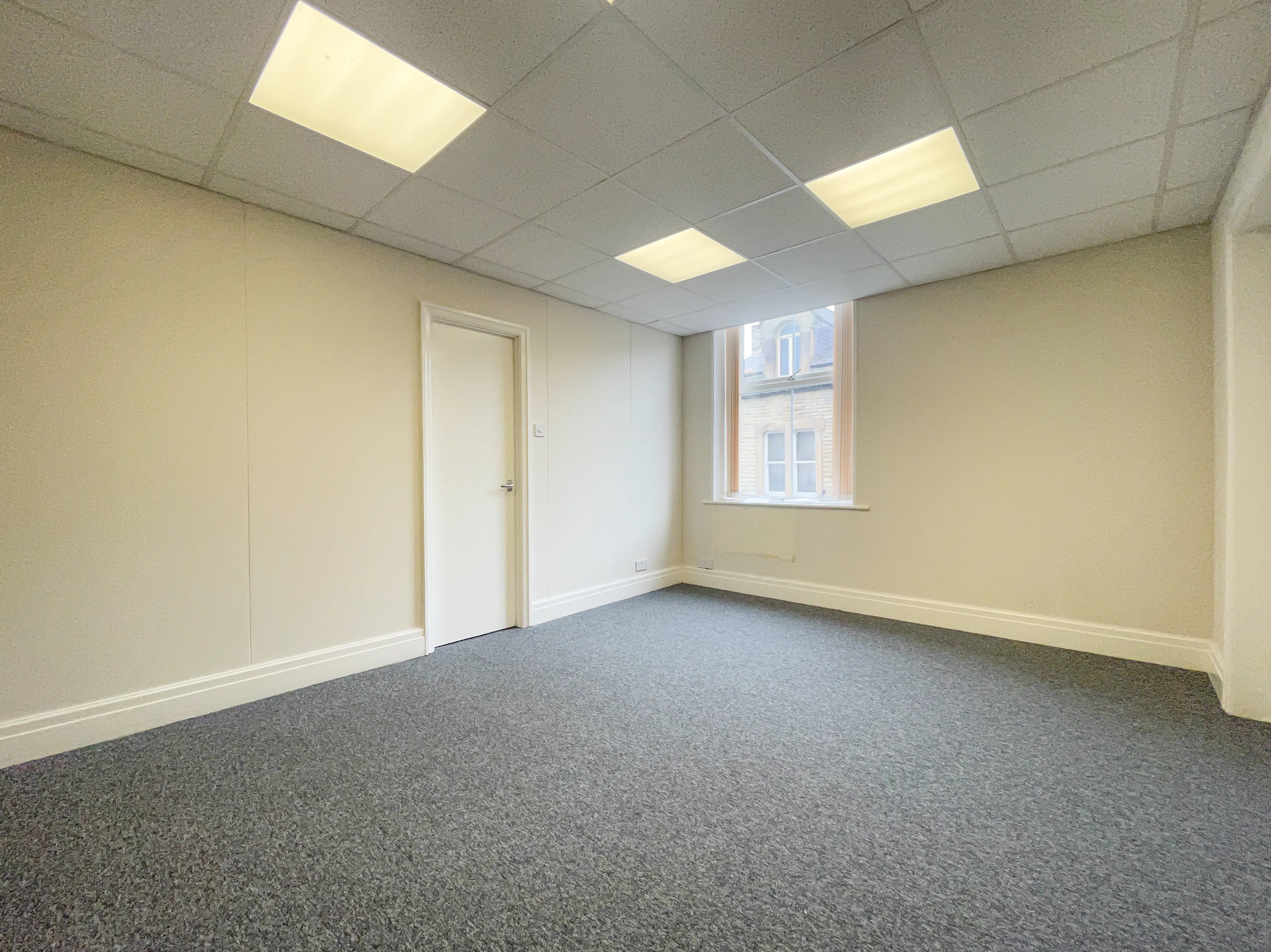 Suite 6 Albion Chambers, Morley, Leeds, Offices To Let - IMG_1719_edited.jpg