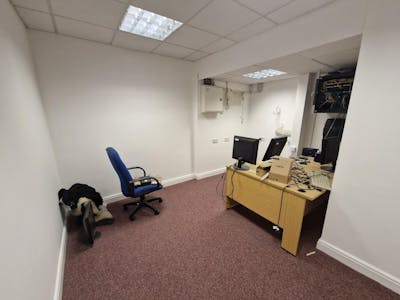 Unit L2, Stockport, Industrial/Logistics / Office To Let - 20241007_142153.jpg